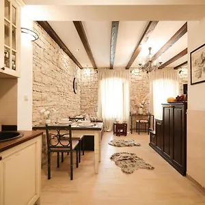 https://luxury-city-center-apartment-angels-rm.hotelinzadar.com